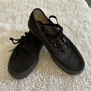 Vans 4.5 men’s (6 women’s) excellent condition.